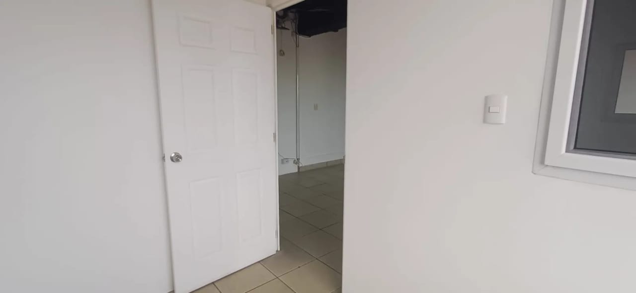 OFICINA EN RENTA EN ZONA 9 — Oficina en Alquiler en Zona 9, Guatemala, Ciudad — foto 10 de 12