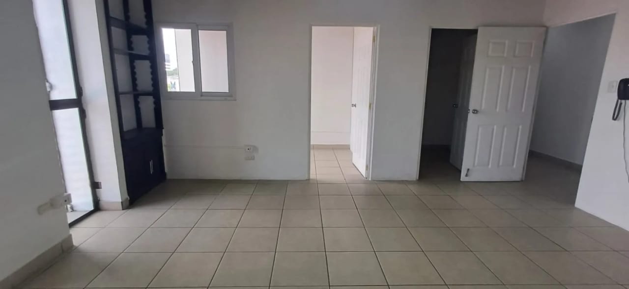 OFICINA EN RENTA EN ZONA 9 — Oficina en Alquiler en Zona 9, Guatemala, Ciudad — foto 7 de 12