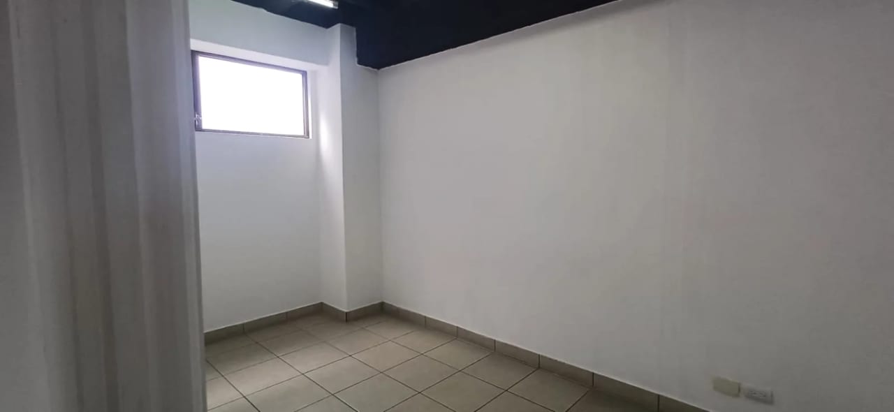 OFICINA EN RENTA EN ZONA 9 — Oficina en Alquiler en Zona 9, Guatemala, Ciudad — foto 6 de 12