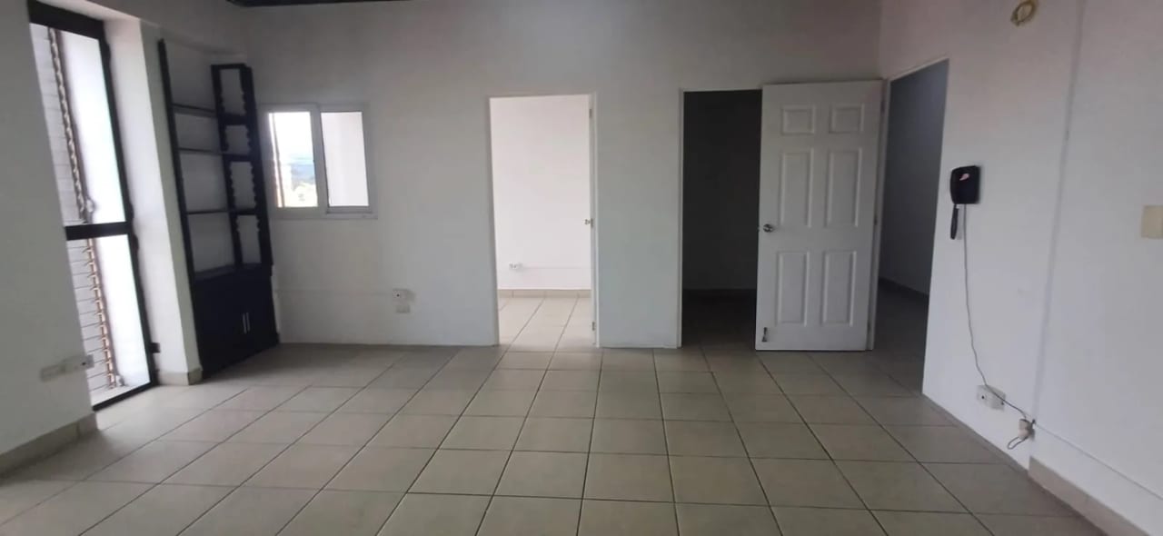 OFICINA EN RENTA EN ZONA 9 — Oficina en Alquiler en Zona 9, Guatemala, Ciudad — foto 3 de 12
