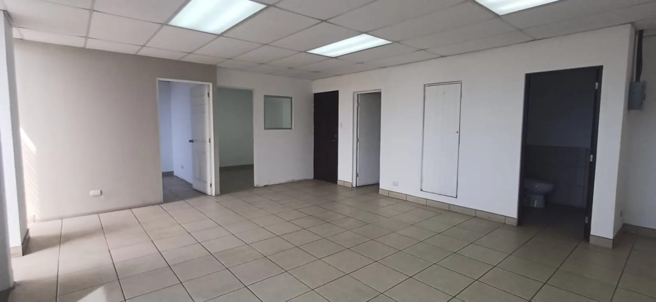SE RENTA OFICINA EN ZONA 9 — Oficina en Alquiler en Zona 9, Guatemala, Ciudad — foto 1 de 6