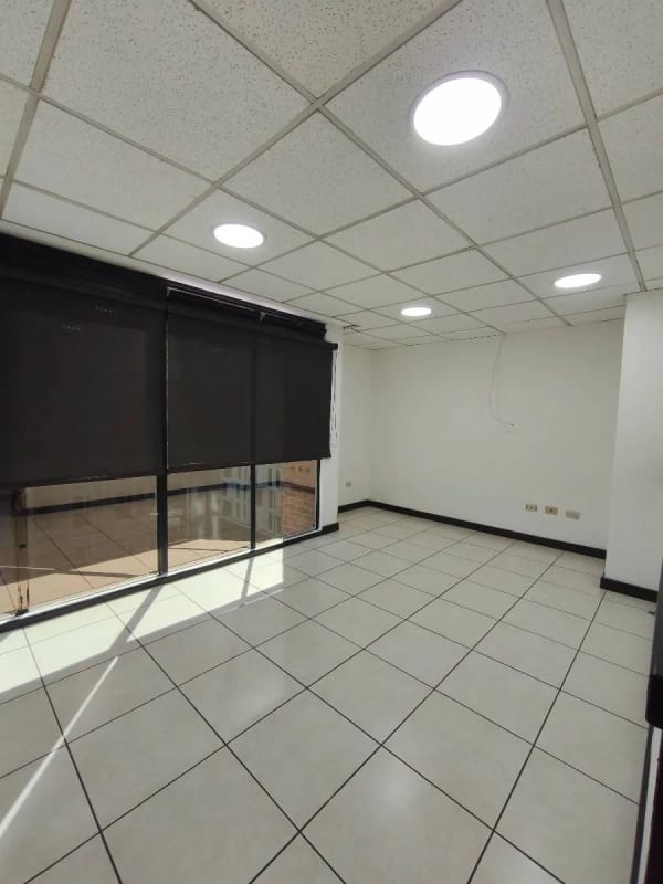 OFICINA PREMIUM EN RENTA - EDIFICIO ZONA 10 — Oficina en Alquiler en Zona 10, Guatemala, Ciudad — foto 13 de 14
