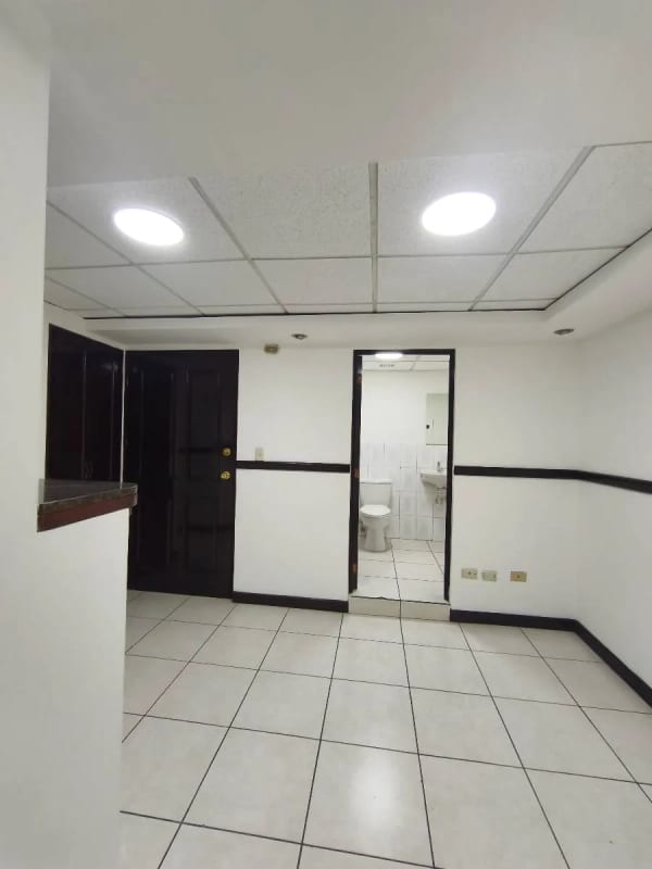 OFICINA PREMIUM EN RENTA - EDIFICIO ZONA 10 — Oficina en Alquiler en Zona 10, Guatemala, Ciudad — foto 9 de 14