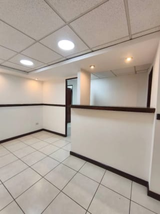 OFICINA PREMIUM EN RENTA - EDIFICIO ZONA 10 — Oficina en Alquiler en Zona 10, Guatemala, Ciudad — miniatura 6 de 14