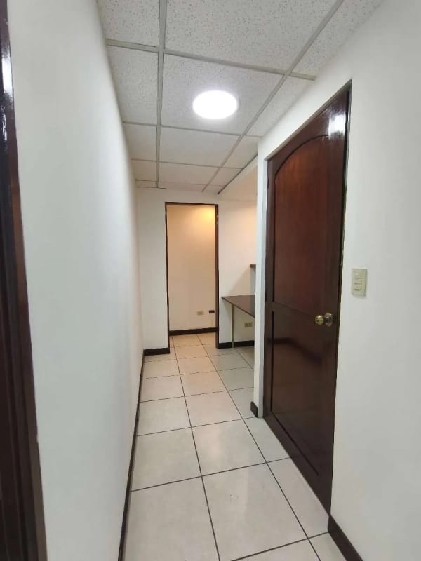 OFICINA PREMIUM EN RENTA - EDIFICIO ZONA 10 — Oficina en Alquiler en Zona 10, Guatemala, Ciudad — foto 4 de 14