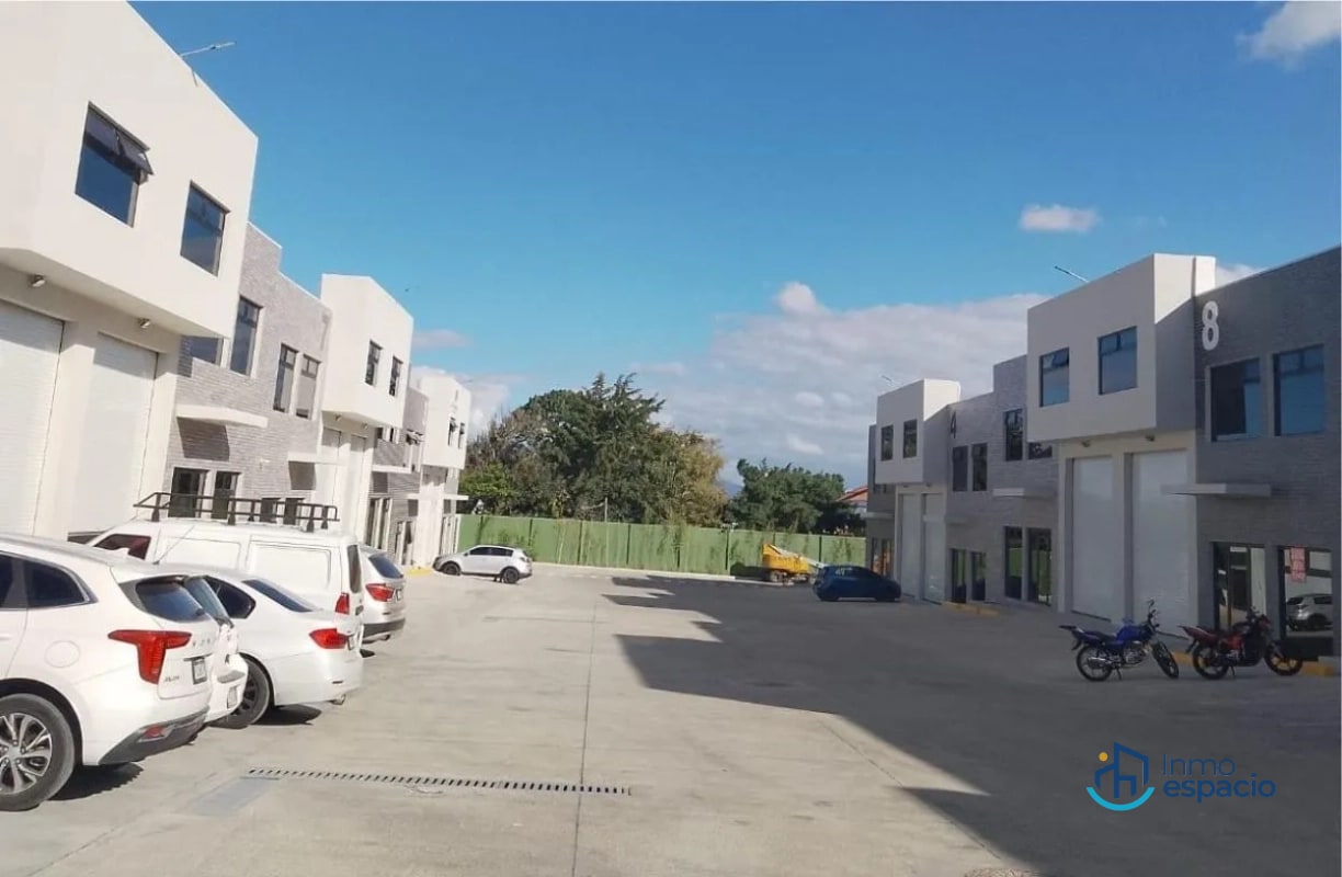 Ofibodega en renta, finalizada Calzada Roosvelt - 11
