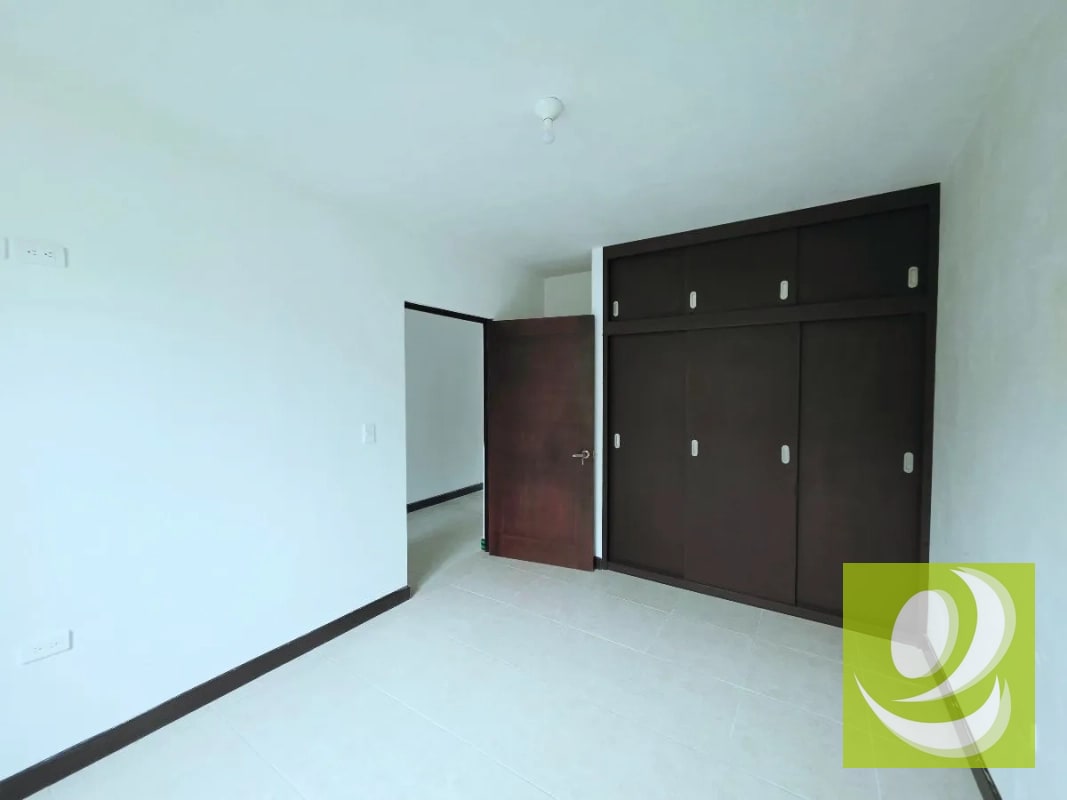 VENDO CASA NUEVA CERCA DE ZONA 16 CERCA CRISTO REY - 3
