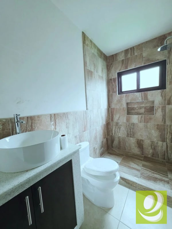 VENDO CASA NUEVA CERCA DE ZONA 16 CERCA CRISTO REY - 1