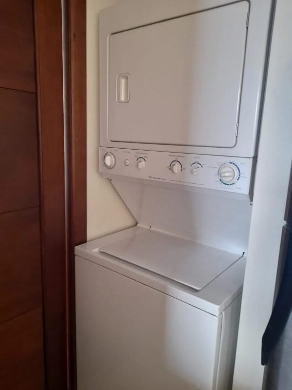Apto. en Venta en Edificio Zona 10. — Apartamento en Venta en Zona 10, Guatemala, Ciudad — foto 11 de 17