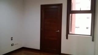 Apto. en Venta en Edificio Zona 10. — Apartamento en Venta en Zona 10, Guatemala, Ciudad — miniatura 8 de 17