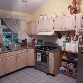 VENDO CASA EN SECTOR A-10, SAN CRISTÓBAL 4 HABITACIONES / AMPLIO JARDÍN POSTERIOR — Casa en Venta en Zona 8 Mixco, Guatemala, Ciudad — miniatura 6 de 7