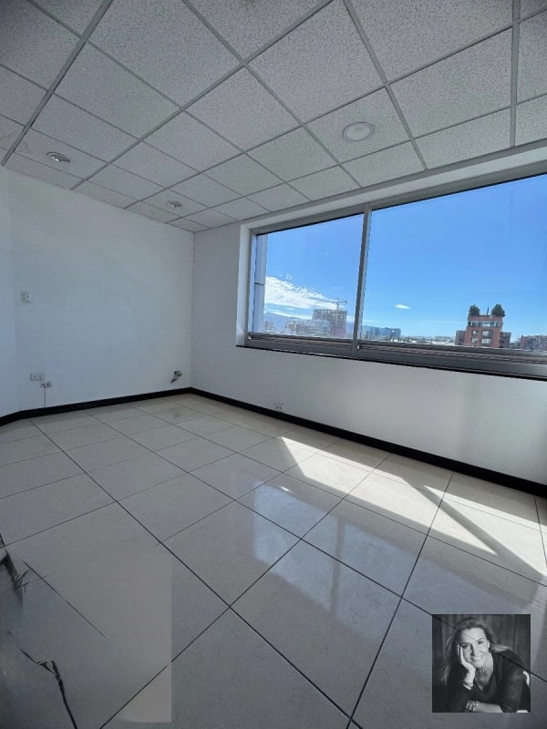 DUBAI CENTER / Oficina en Venta , zona 10 - 12