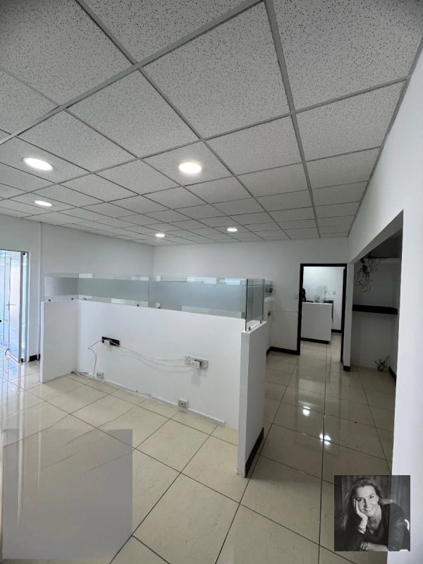 DUBAI CENTER / Oficina en Venta , zona 10 - 11
