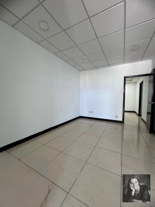 DUBAI CENTER / Oficina en Venta , zona 10 - 6