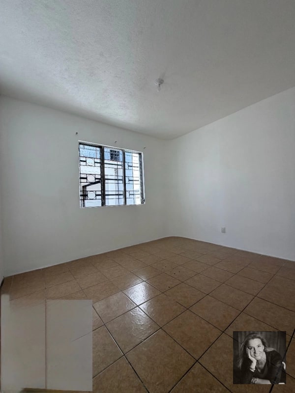 Casa para Oficinas en Renta | Zona 9, Con bodega - 13
