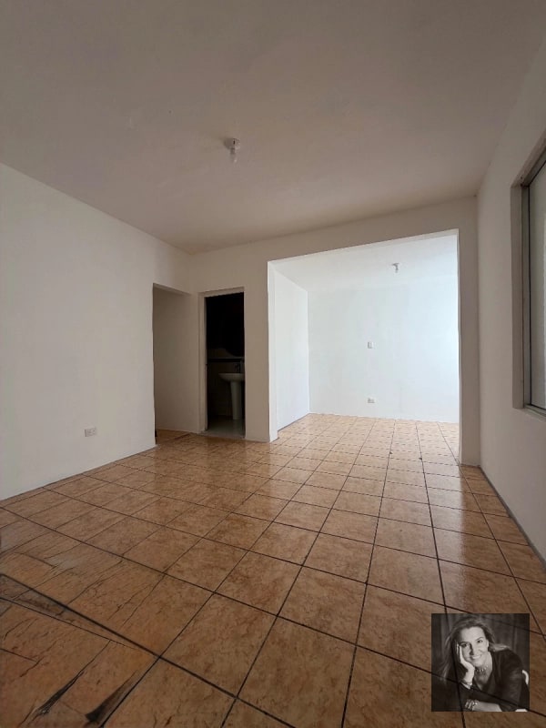 Casa para Oficinas en Renta | Zona 9, Con bodega - 11