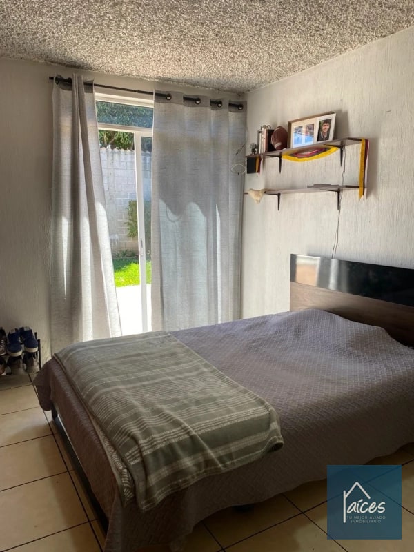 CASA EN VENTA ZONA 15 (D) - 12