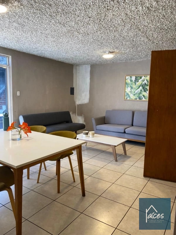 CASA EN VENTA ZONA 15 (D) - 7