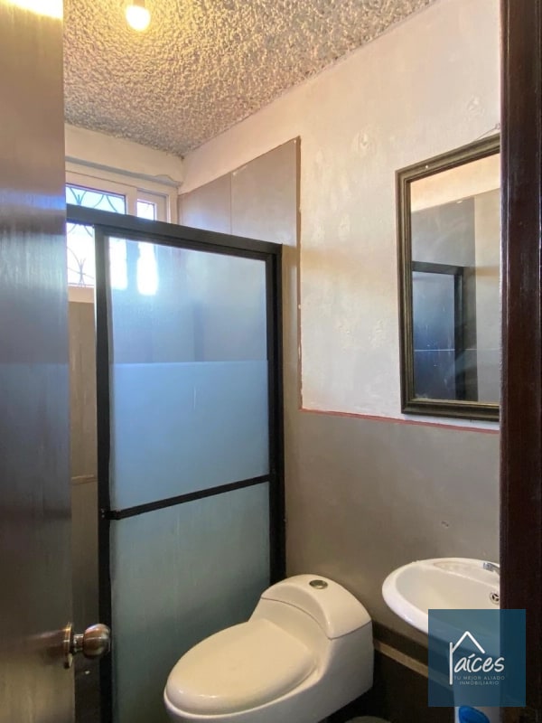CASA EN VENTA ZONA 15 (D) - 1