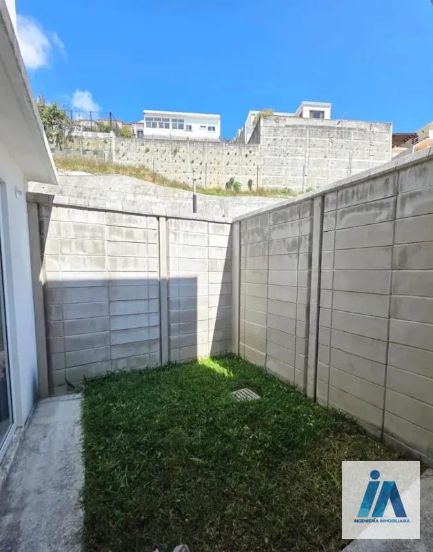 CASA EN VENTA📍Secoya de Arrazola, Km 16.5 Fraijanes Una casa diseñada para ofrecer comodidad con una increíble terraza con pérgola ideal para tus reuniones sociales. — Casa en Venta en Fraijanes, Carretera a El Salvador, Guatemala, Ciudad — foto 5 de 14