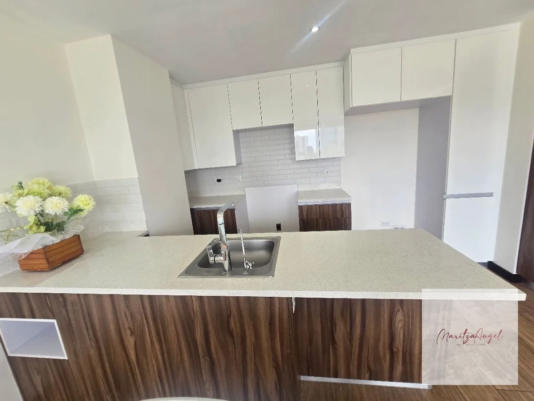 VENTA DE APARTAMENTO EN ZONA 15 TORRE PRAGA - 12