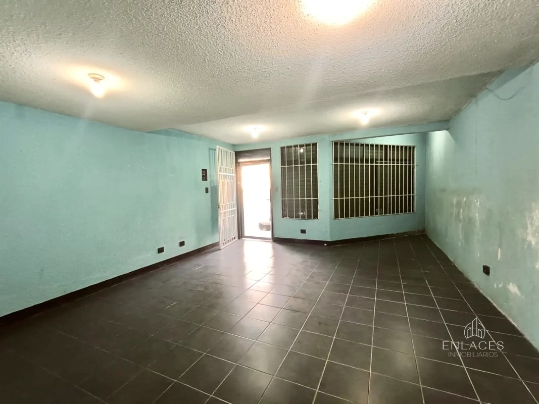 Zona 12 • Local Comercial en Renta • Plaza Florencia - 8