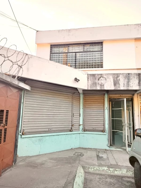 Zona 12 • Local Comercial en Renta • Plaza Florencia - 7