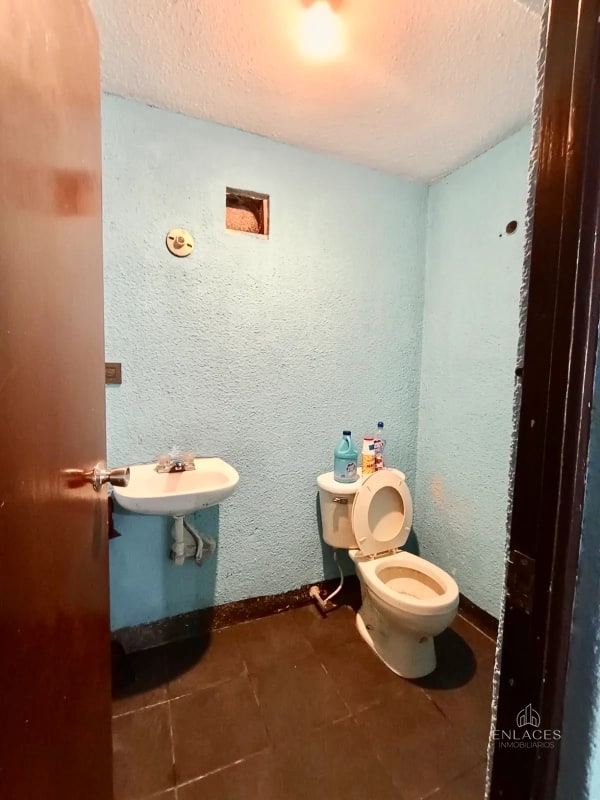 Zona 12 • Local Comercial en Renta • Plaza Florencia - 5