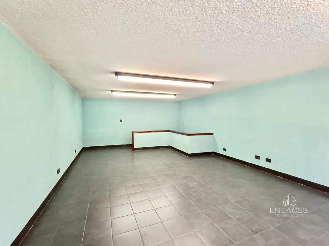 Zona 12 • Local Comercial en Renta • Plaza Florencia - 4