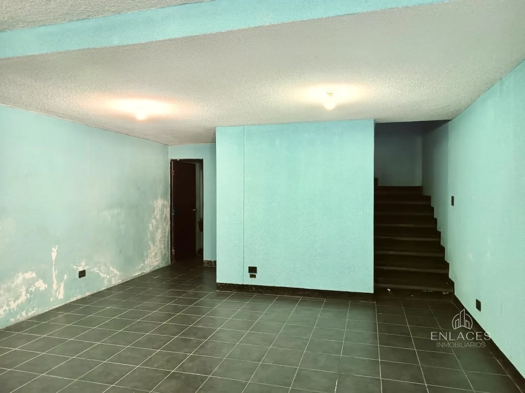 Zona 12 • Local Comercial en Renta • Plaza Florencia - 3
