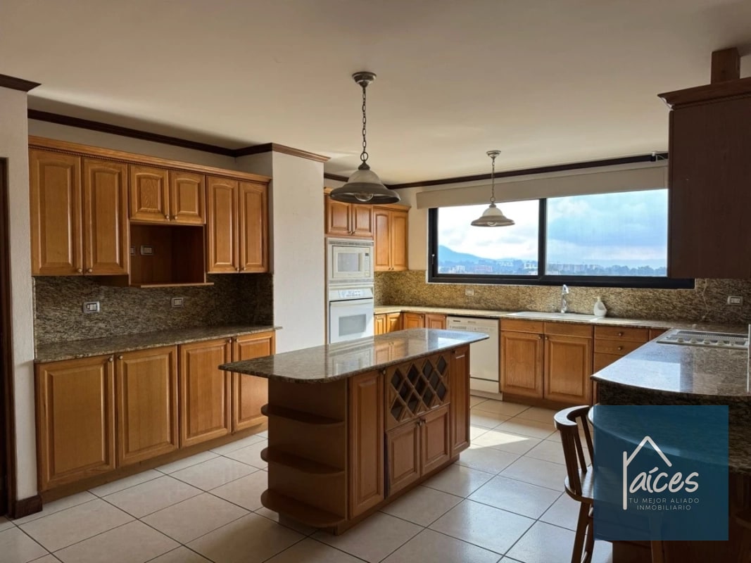 Apartamento PH en venta Zona 10 a una cuadra de La Estación (20) - 8