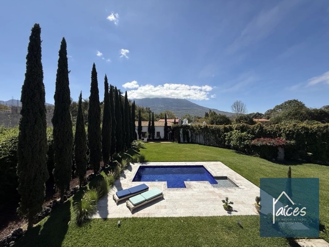 Villa italiana en venta en Antigua Guatemala (D) - 1
