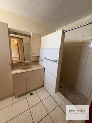 Casa en renta zona 14 para VIVIENDA u OFICINA — Casa en Alquiler en Zona 14, Guatemala, Ciudad — miniatura 4 de 15