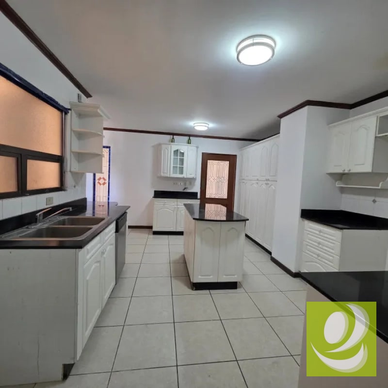 APARTAMENTO EN RENTA O VENTA EN CASTELLAR ZONA 10 - 7