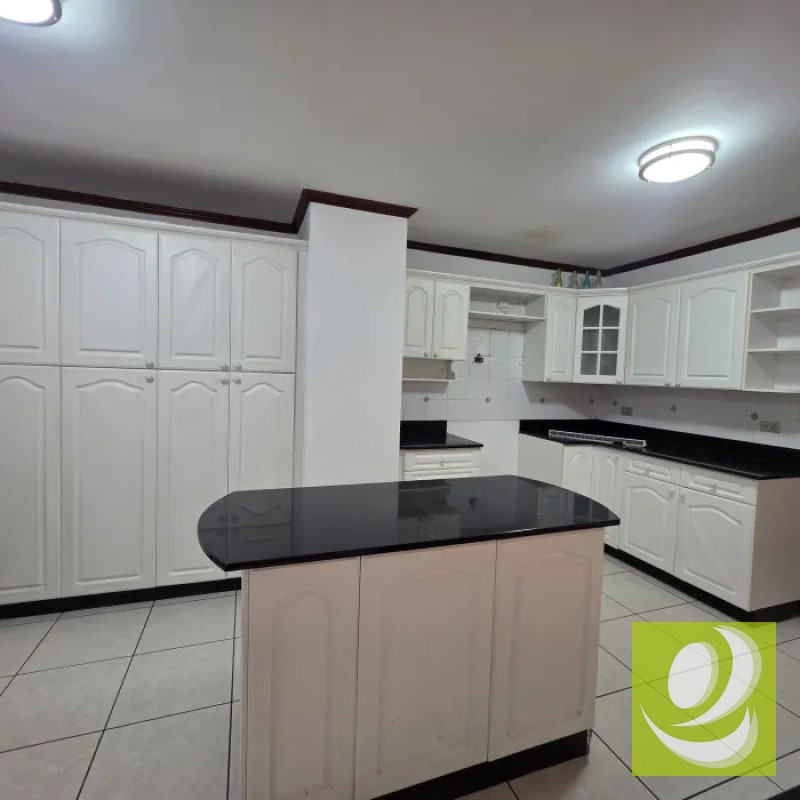 APARTAMENTO EN RENTA O VENTA EN CASTELLAR ZONA 10 - 2