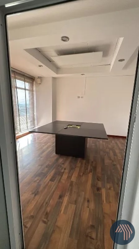 ALQUILER DE AMPLIA Y CÉNTRICA OFICINA - REAL REFORMA, ZONA 9 - 5