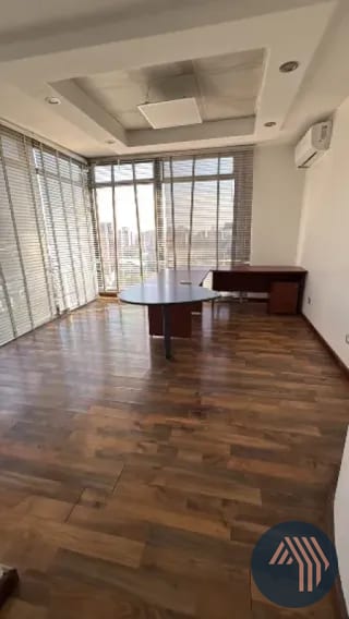 ALQUILER DE AMPLIA Y CÉNTRICA OFICINA - REAL REFORMA, ZONA 9 — Oficina en Alquiler en Real Reforma, Zona 9, Guatemala, Ciudad — miniatura 3 de 8