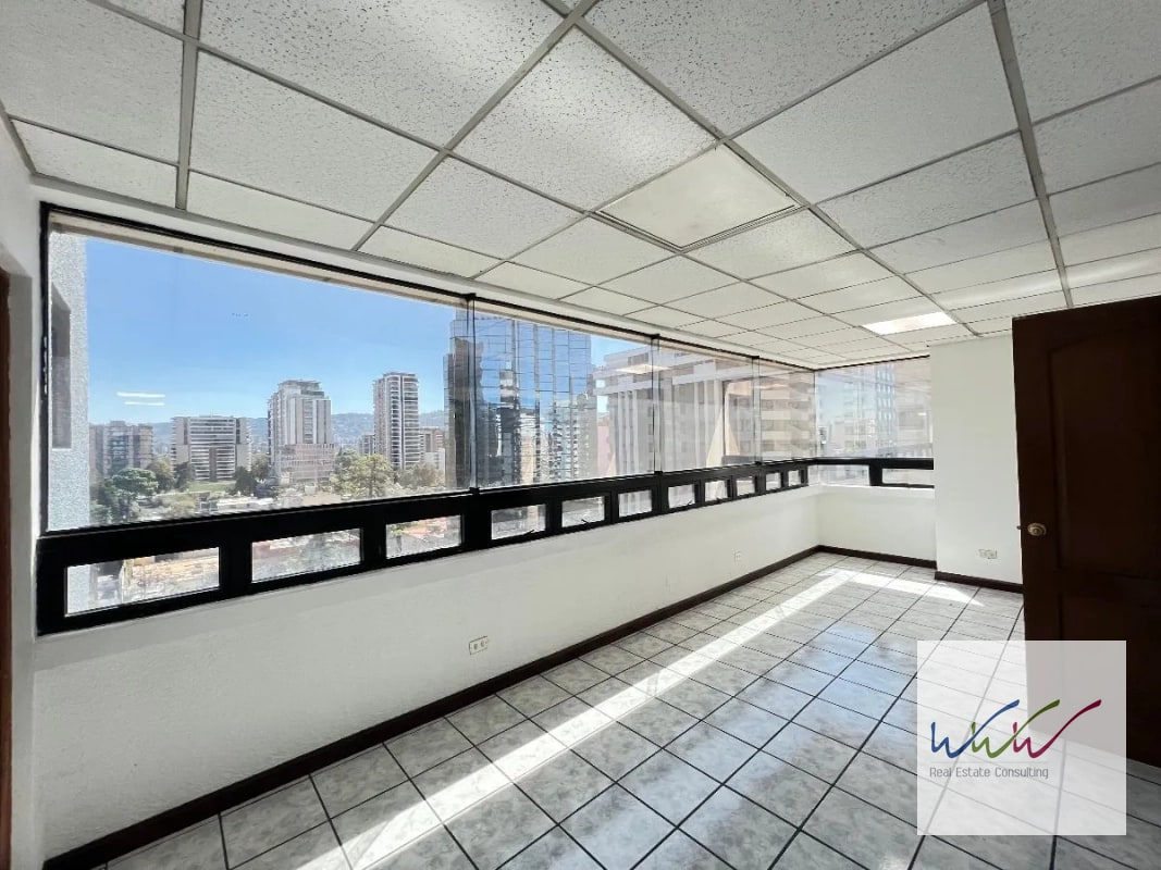 Rento oficina de 123m2 en Edificio Topacio Azul, Zona 10 - 6