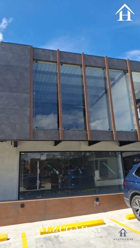 LOCAL COMERCIAL BIEN UBICADO - 190 MT2 / S/ CALZADA ROOSEVELT - 3