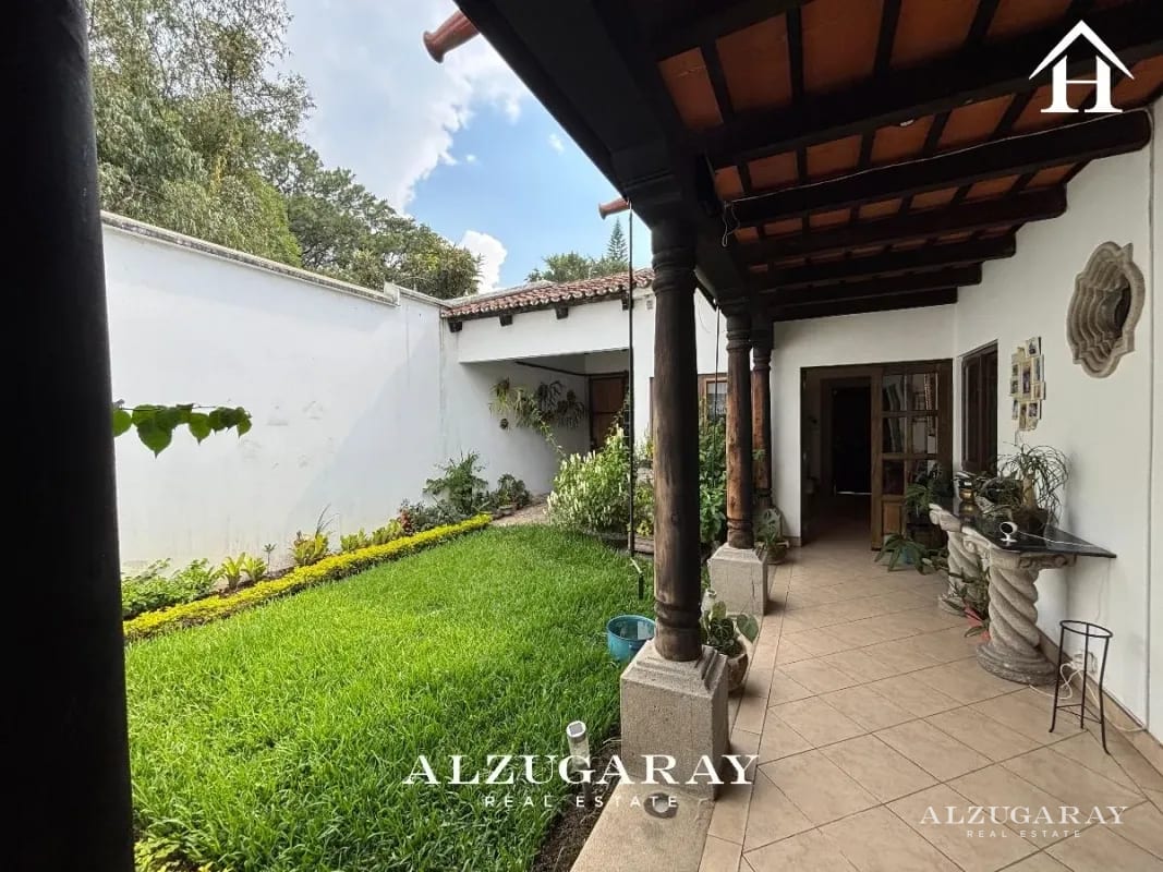 CASA ESTILO COLONIAL C/ JARDIN 2 HAB. / SAN PEDRO LAS HUERTAS — Casa en Venta en San Pedro Las Huertas, Antigua, Sacatepéquez — foto 1 de 13