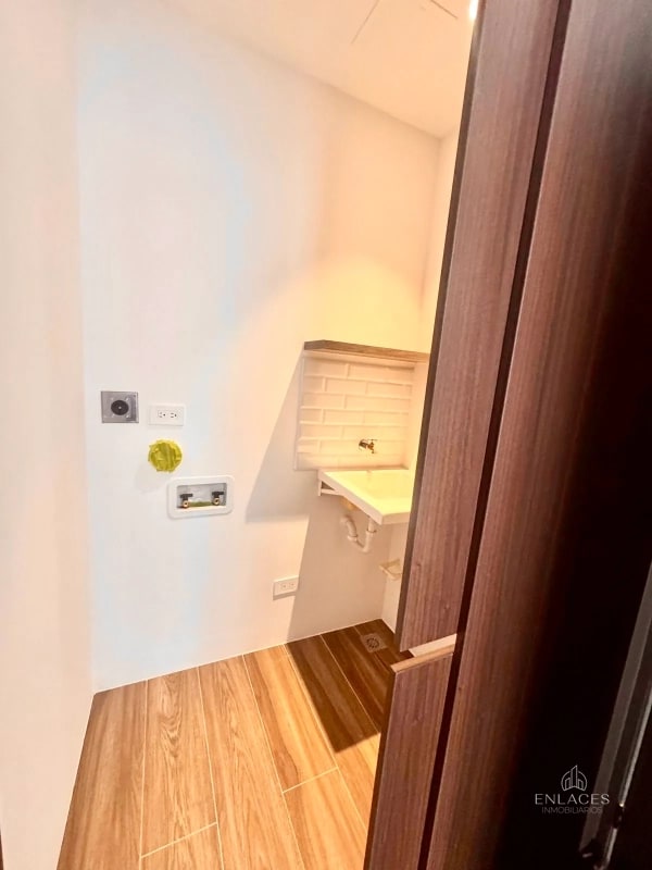 Zona 10 • Apartamento en Renta • Edificio Atarah - 2