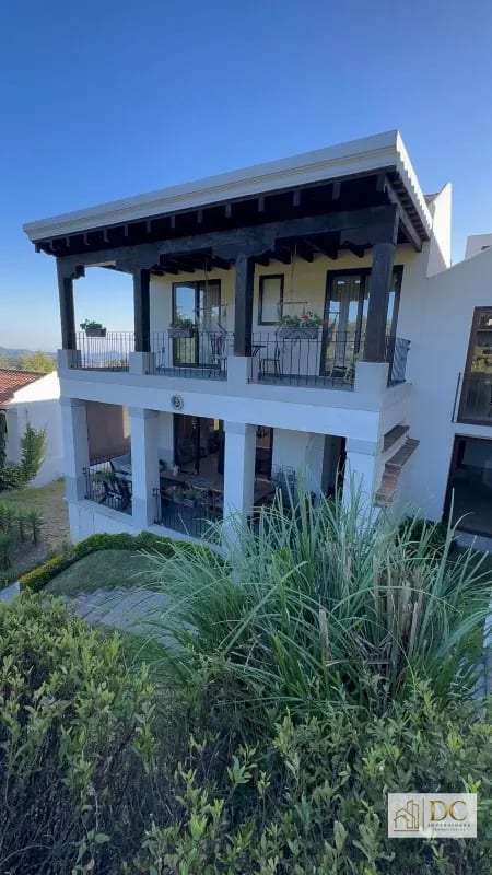 CASA EN VENTA CON PISCINA – LAZOS DE FRAIJANES; KM.20 CAES — Casa en Venta en Lazos de Fraijanes, Carretera a El Salvador, Guatemala, Ciudad — foto 1 de 15