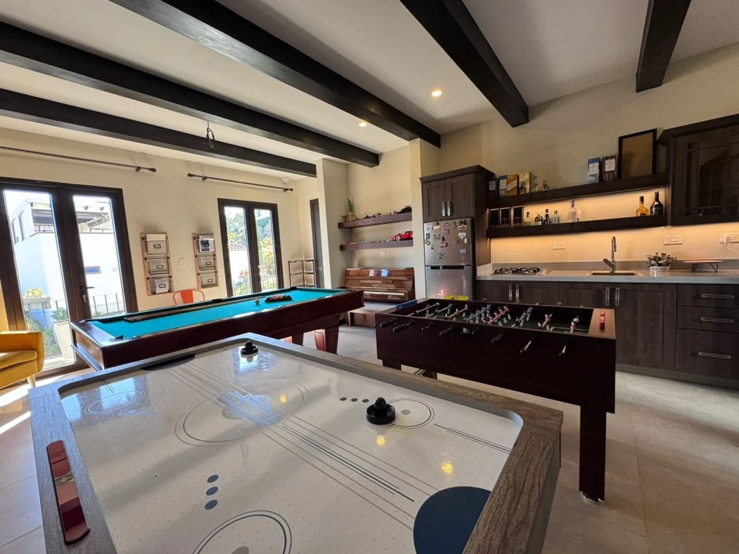 CASA EN VENTA CON PISCINA – LAZOS DE FRAIJANES; KM.20 CAES — Casa en Venta en Lazos de Fraijanes, Carretera a El Salvador, Guatemala, Ciudad — foto 7 de 15