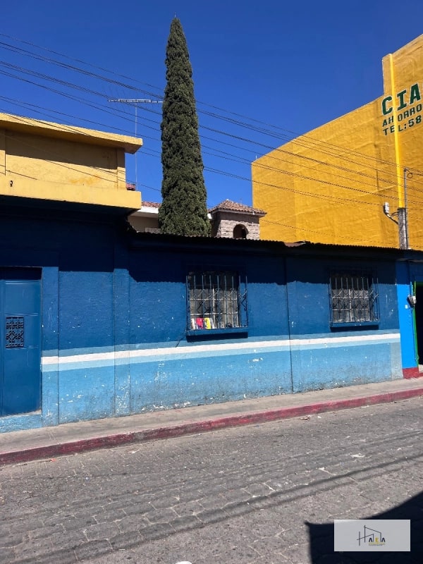 Casa con locales Comerciales - 13