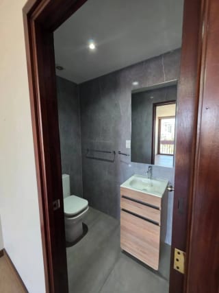 Amplio apartamento en venta zona 10 — Apartamento en Venta en Zona 10, Guatemala, Ciudad — miniatura 3 de 9