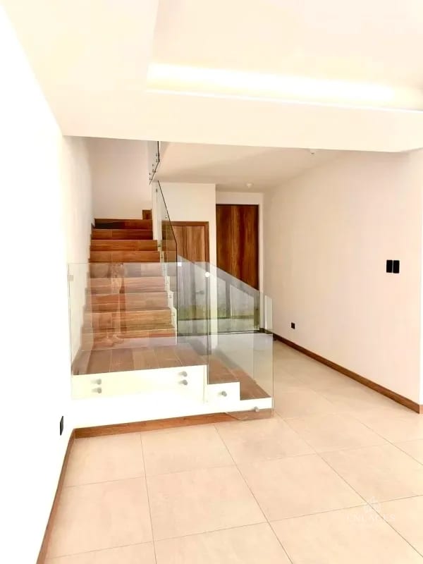 Zona 16 • Casa en Renta • Condominio Danté, Kanajuyú — Casa en Alquiler en Kanajuyú, Zona 16, Guatemala, Ciudad — foto 4 de 16