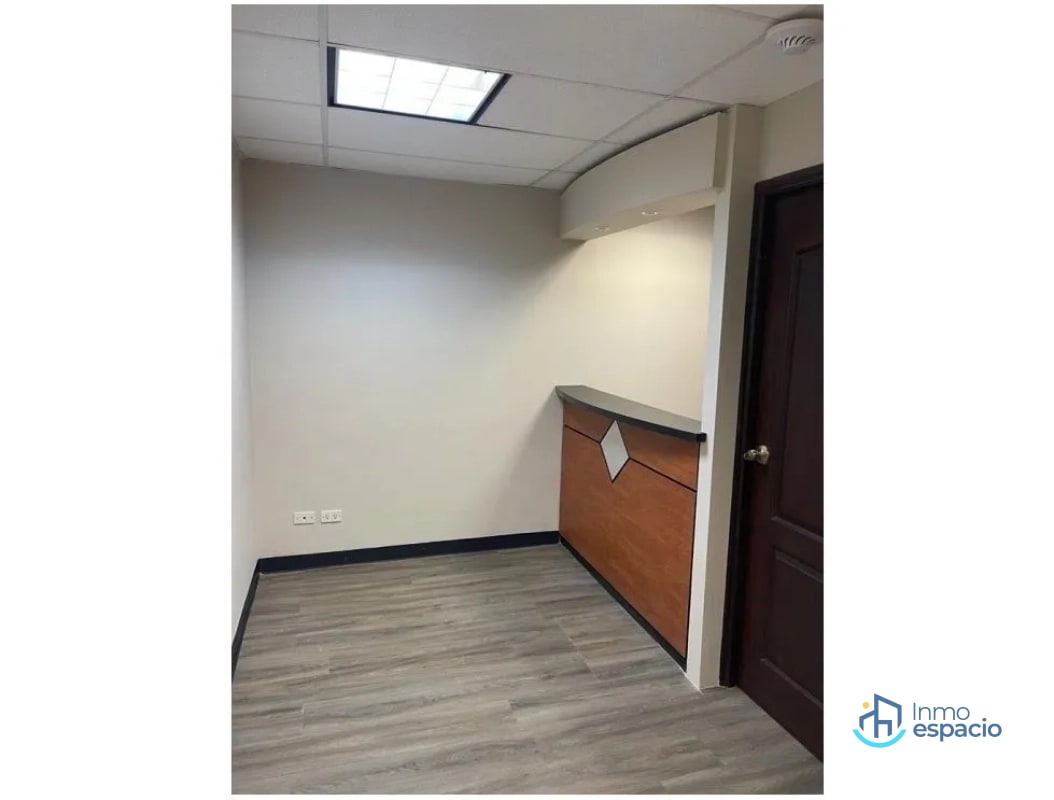 Clínica en renta en Vista Hermosa Zona 15 – Dentro de Multimedica - 1