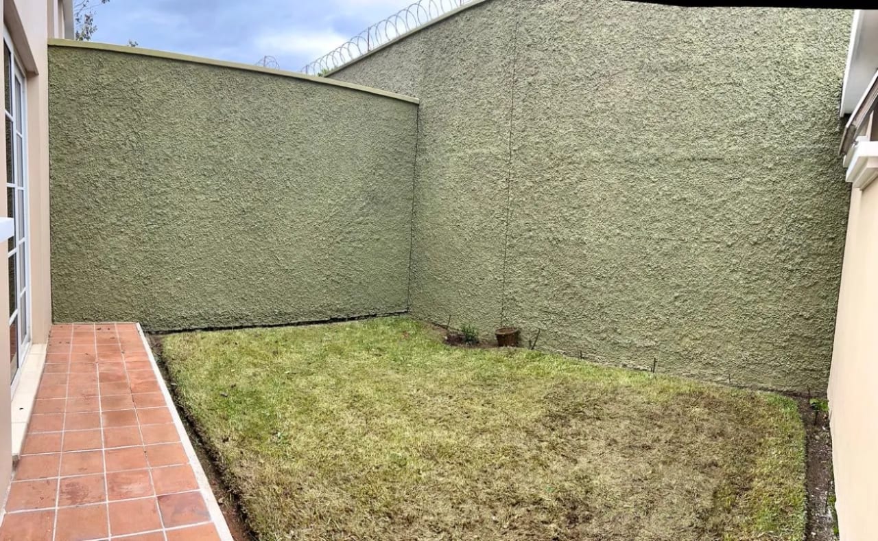 Casa en Venta, Km.16.5 Carretera Salvador — Casa en Venta en Carretera a El Salvador, Guatemala, Ciudad — foto 2 de 11