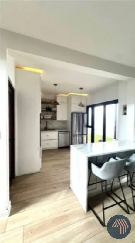 VENTA DE MODERNA CASA EXCELENTE UBICACIÓN - BLV. SAN CRISTOBAL - 8