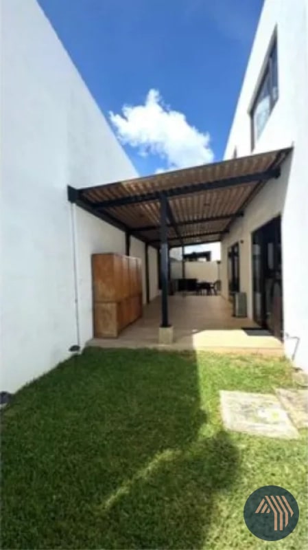 VENTA DE MODERNA CASA EXCELENTE UBICACIÓN - BLV. SAN CRISTOBAL - 7
